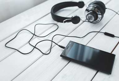 车启动哒哒哒响打不着火 车子启动的时候哒哒哒响但是车子启动不了