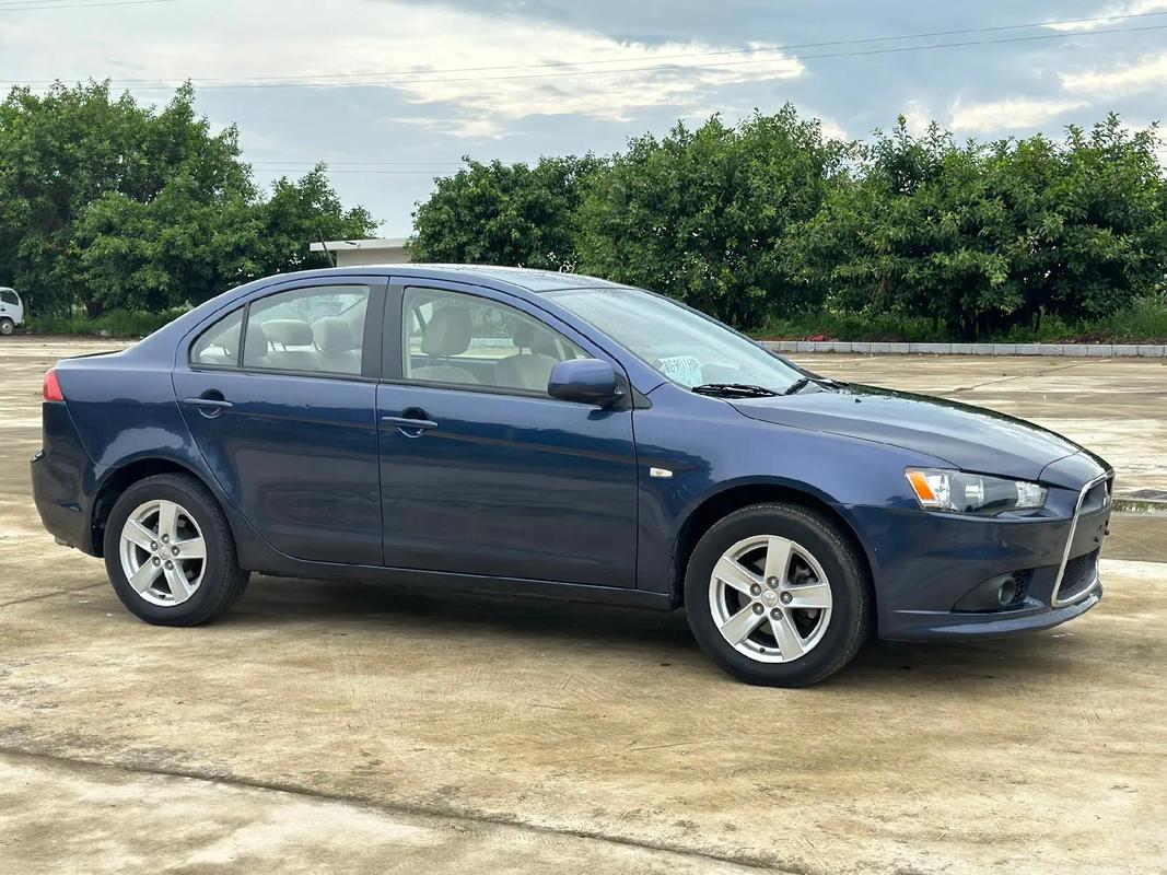 三菱蓝瑟报价及图片 三菱篮瑟报价？