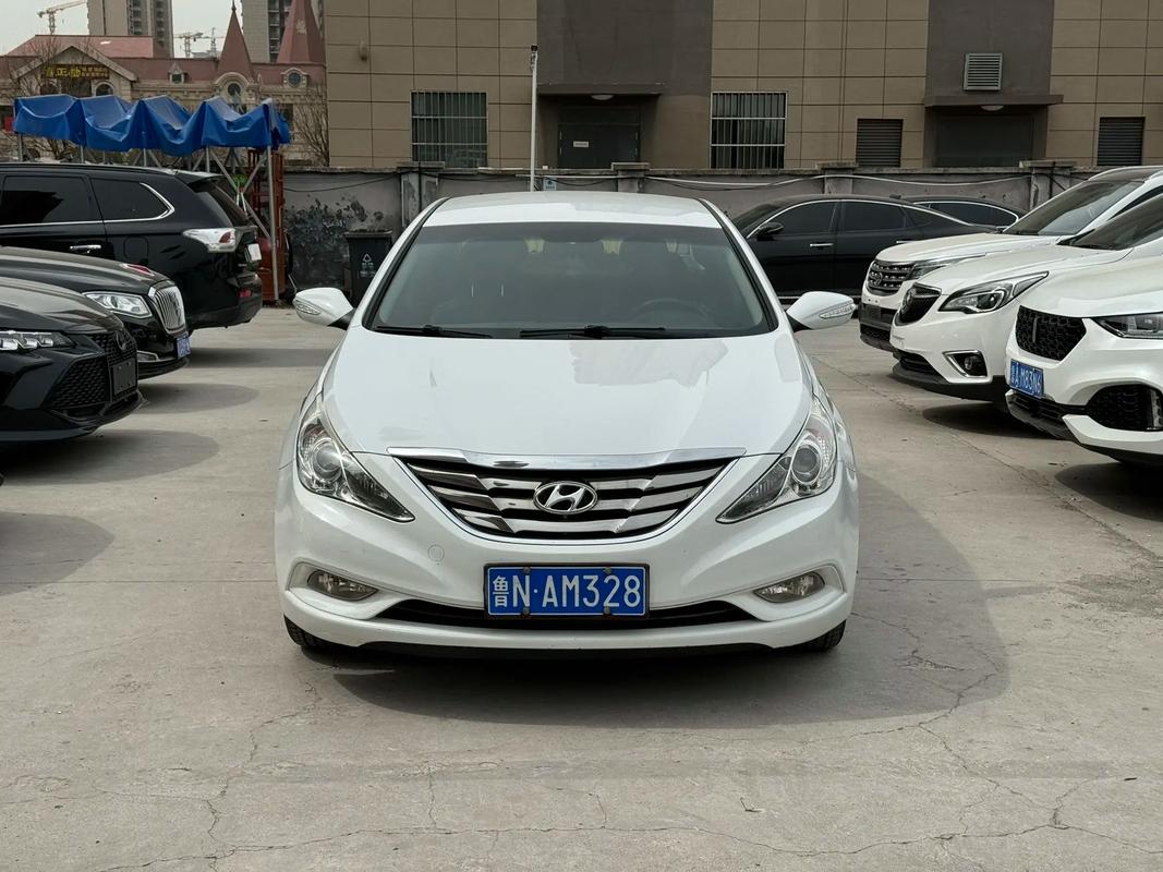 现代索八2012款二手车价格(2012款现代索八图片)