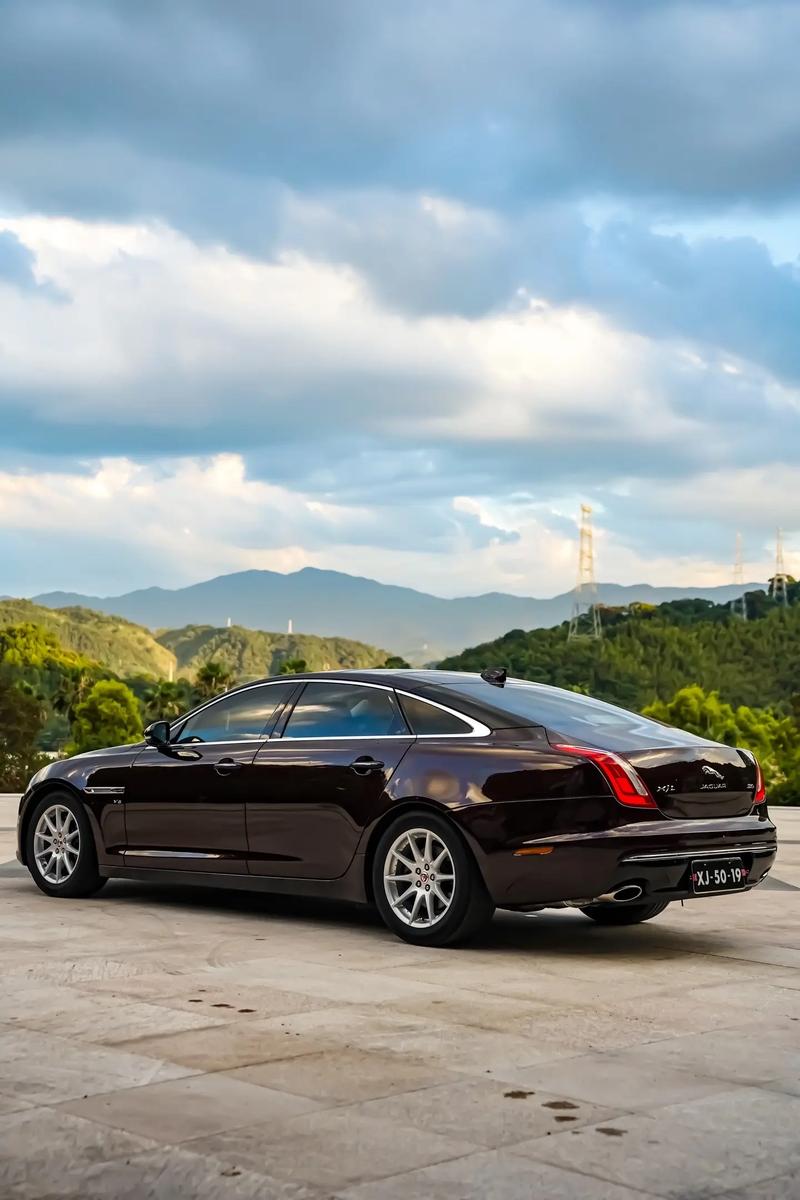 【捷豹30万左右的车图片,捷豹跑车30万左右】